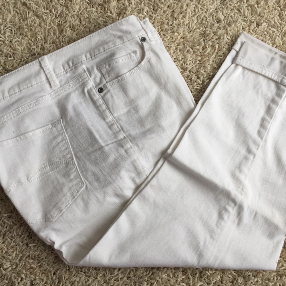 Sonoma White Denim Rolled Cuffed Capri